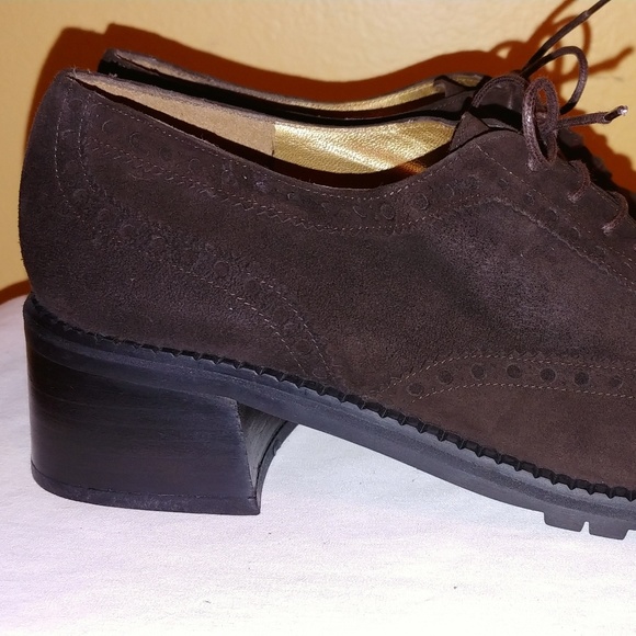 NEW Brown STUART WEITZMAN Suede Low Heel - Picture 3 of 8